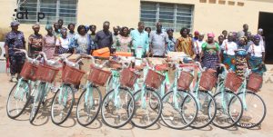 Tône/Mise en œuvre des projets PAFeRT et PAISPHT : La ministre en charge des Solidarités en mission de supervision dans les Savanes 3 14 Les autorites et membres des cooperatives beneficiaires en photo de famille