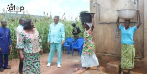 Tône/Mise en œuvre des projets PAFeRT et PAISPHT : La ministre en charge des Solidarités en mission de supervision dans les Savanes 2 15 Visite dun forage a Tambango