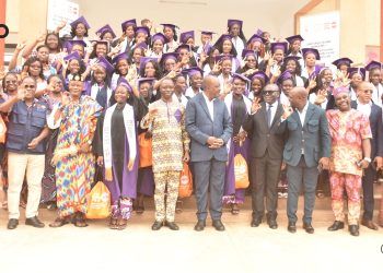 Zio/ santé : 40 sages-femmes de l’ENSF de Tsevie reçoivent leur diplôme de fin de formation