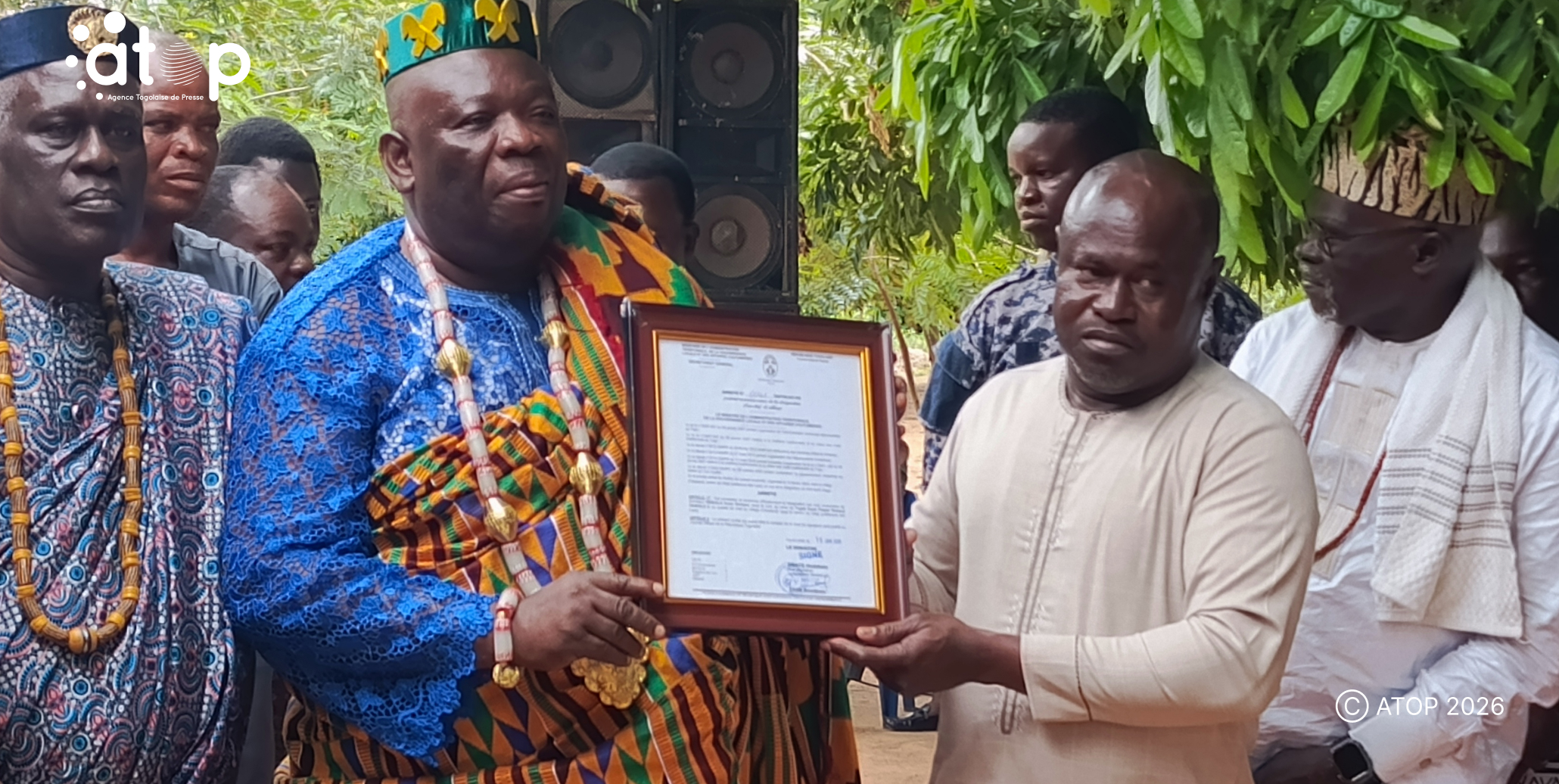 Lacs/chefferie traditionnelle : Togbé Komi Fiagan Richard Hihéglo II reconnu chef du village d’Abatamé 1 28 Le prefet Benissan Tetevi Date remet larrete au nouveau chef