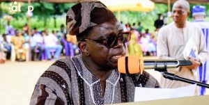 32 M. Olou Adara sadressant a lassistance