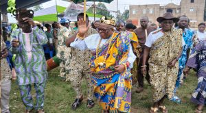 Yoto/ 2ème édition de la fête cantonale " Dékawowoza " : Les populations célèbrent l'unité, la fraternité et la solidarité 2 36 Larrivee du chef canton de Tabligbo