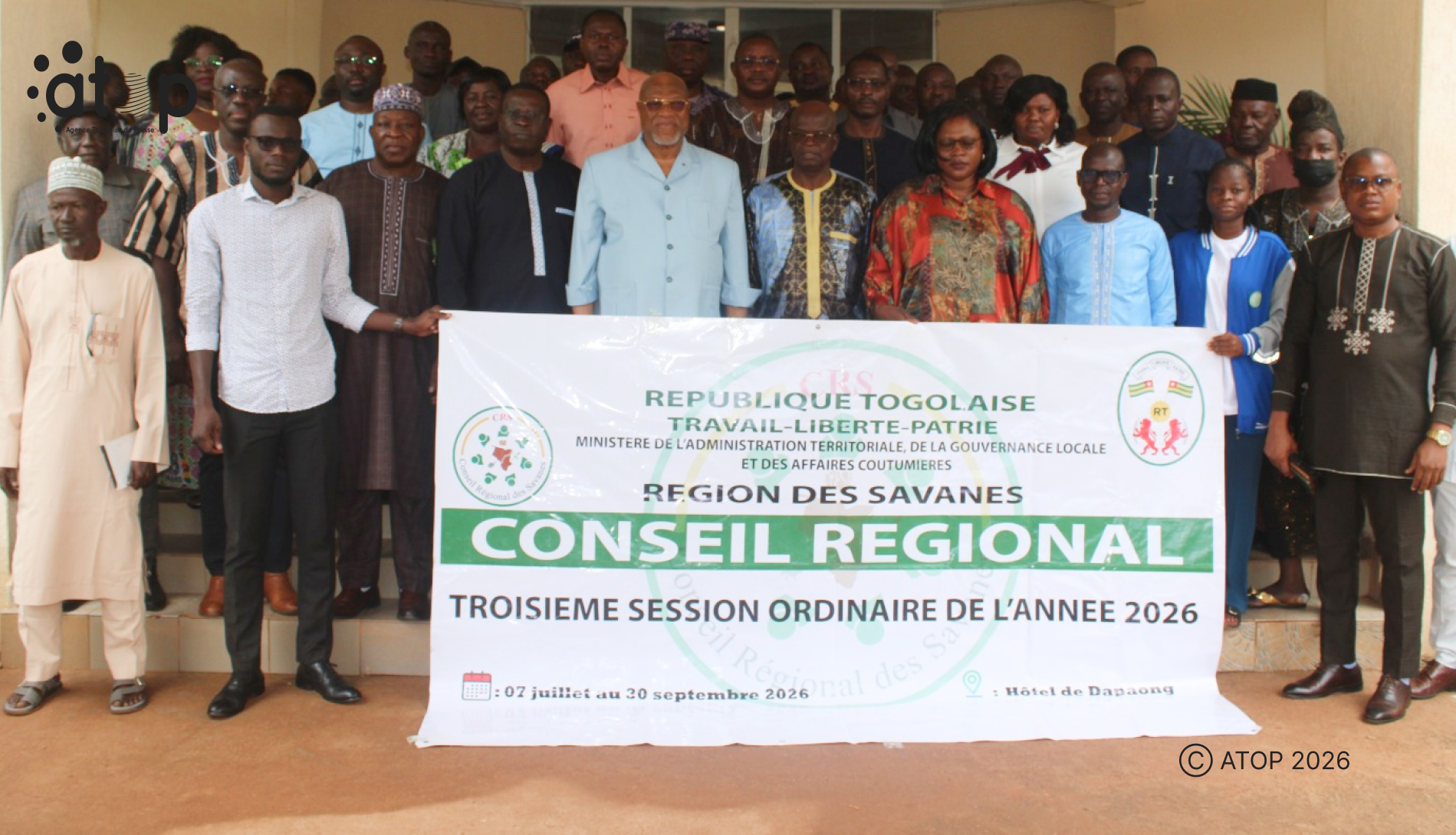 5 Les officiels et conseillers regionaux a la fin de la session