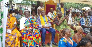 54 Togbui Pebi V entoure des chefs traditionnels
