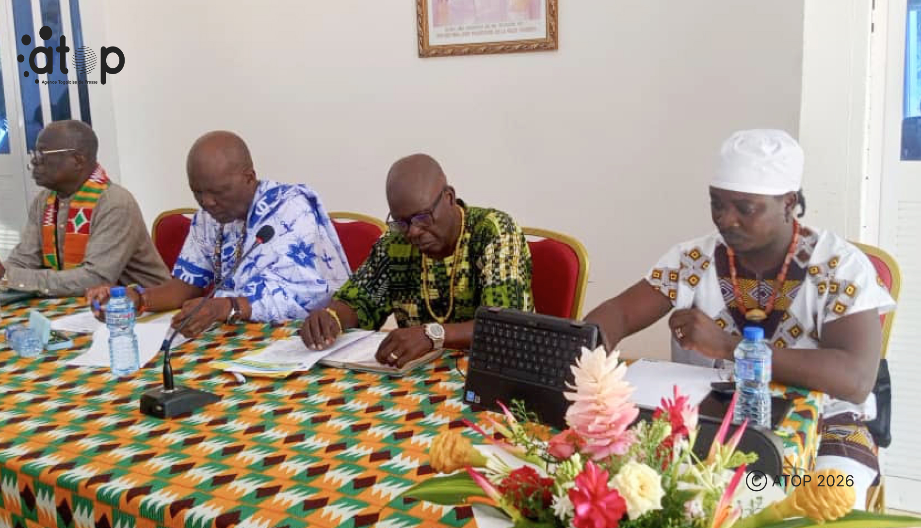 Lacs/Culture : Les festivités de la fête traditionnelle « Bakatué-Anèzan » lancées à Aného 1 57 Table dhonneur de la rencontre