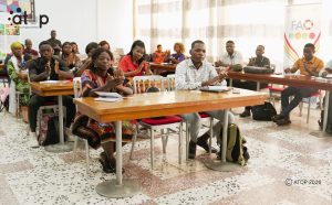 7 Des jeunes entrepeneurs en salle