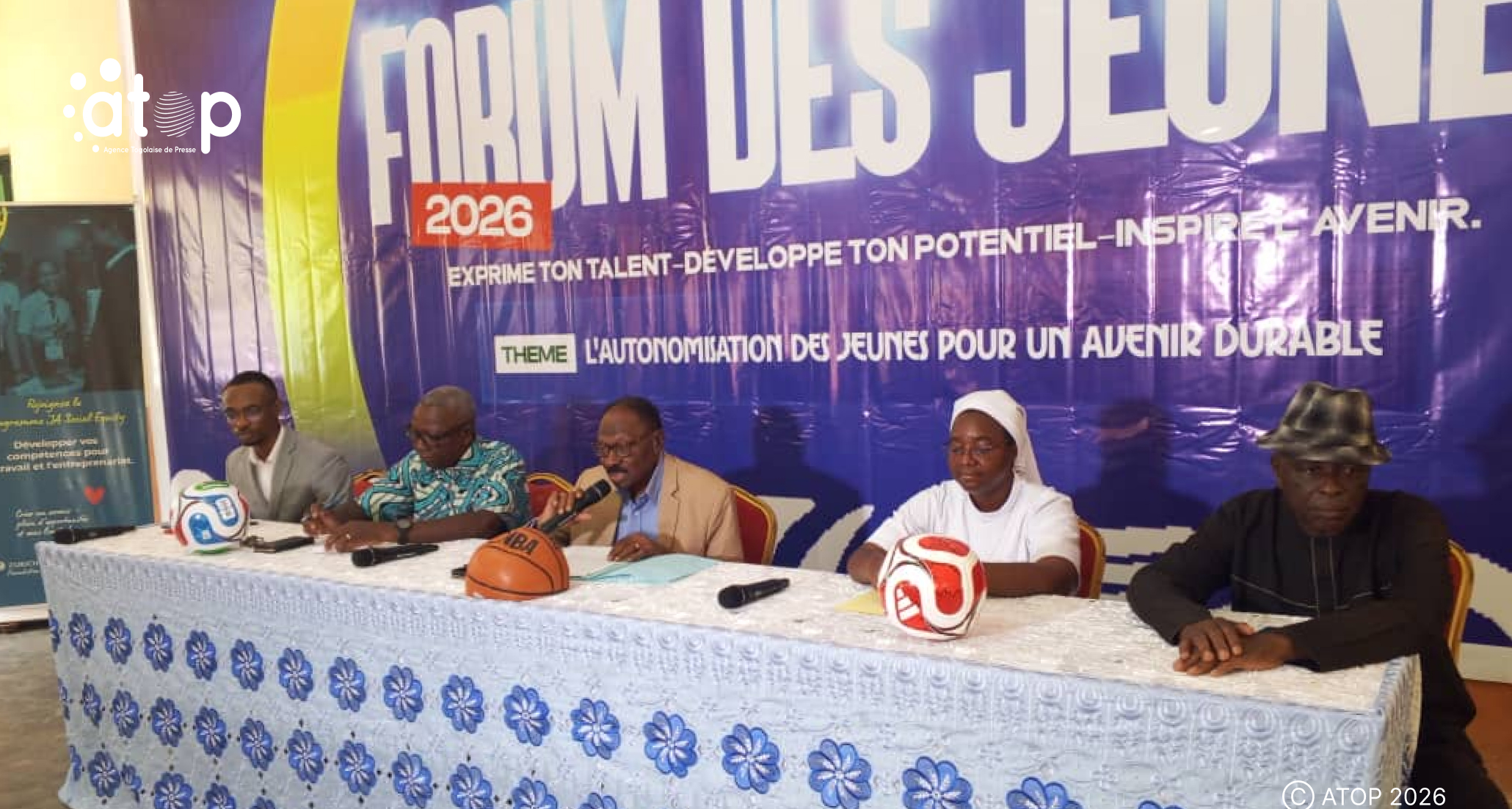86 Le vice president du conseil regional Kassegne Adjonou ouvrant les