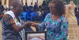 Des présidents et délégués sortant du CPM Haho honorés à Notsè 2 9 Le president sortant Adjogli Koami recevant son certificat
