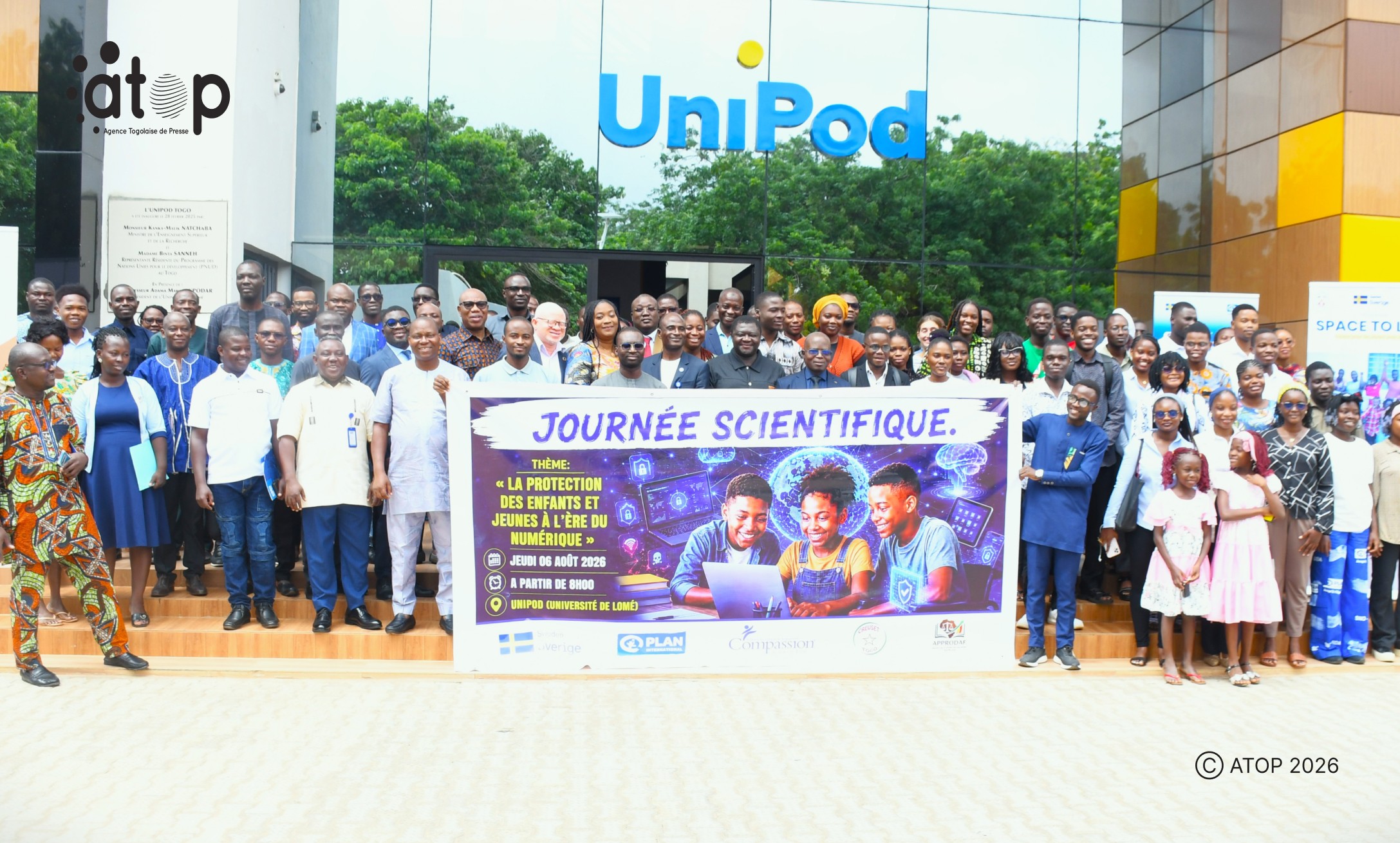 Journée scientifique : Un colloque pour renforcer les mécanismes de protection des enfants et des jeunes 1 Officiels et participants site.