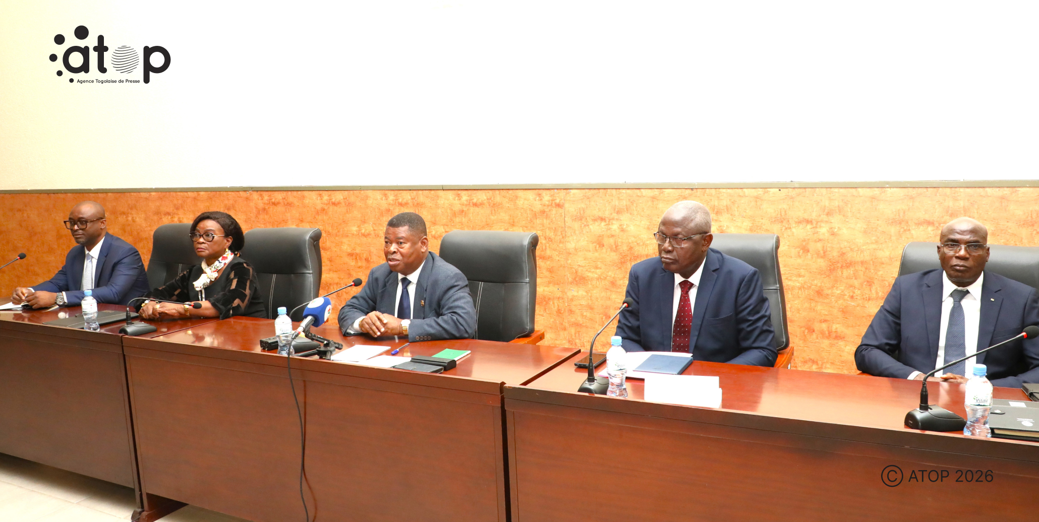 Les acteurs de développement du Grand Lomé prennent connaissance du contenu du SNAT 1 le SG au milieu ouvrant les