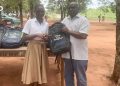 Avé : Des cadres UNIR encouragent l’excellence scolaire par la remise de kits aux meilleurs élèves