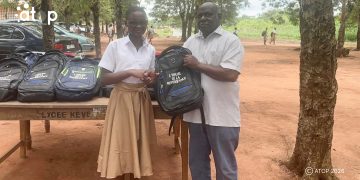 Avé : Des cadres UNIR encouragent l’excellence scolaire par la remise de kits aux meilleurs élèves