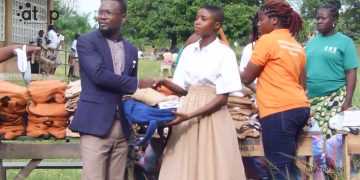 Haho : L’ONG SHE lance sa campagne de distribution de kits scolaires à Agbatitoe