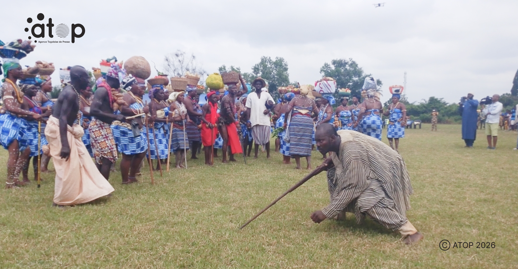 33 Execution de la danse Hogbe Tsotso