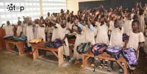35 Quelques eleves beneficiaires dz sacs decoliers 1