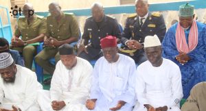 4 Les fideles de Mohammet de Kara invoquant la misericorde dAllah pour la paix au Togo lon reconnait lmam en charpe et le SG Bello en chapeau blanc