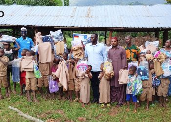 Kpélé : Humanity First Togo-Allemagne offre des tenues et fournitures scolaires aux élèves démunis et orphelins 2 Kpélé : Humanity First Togo-Allemagne offre des tenues et fournitures scolaires aux élèves démunis et orphelins