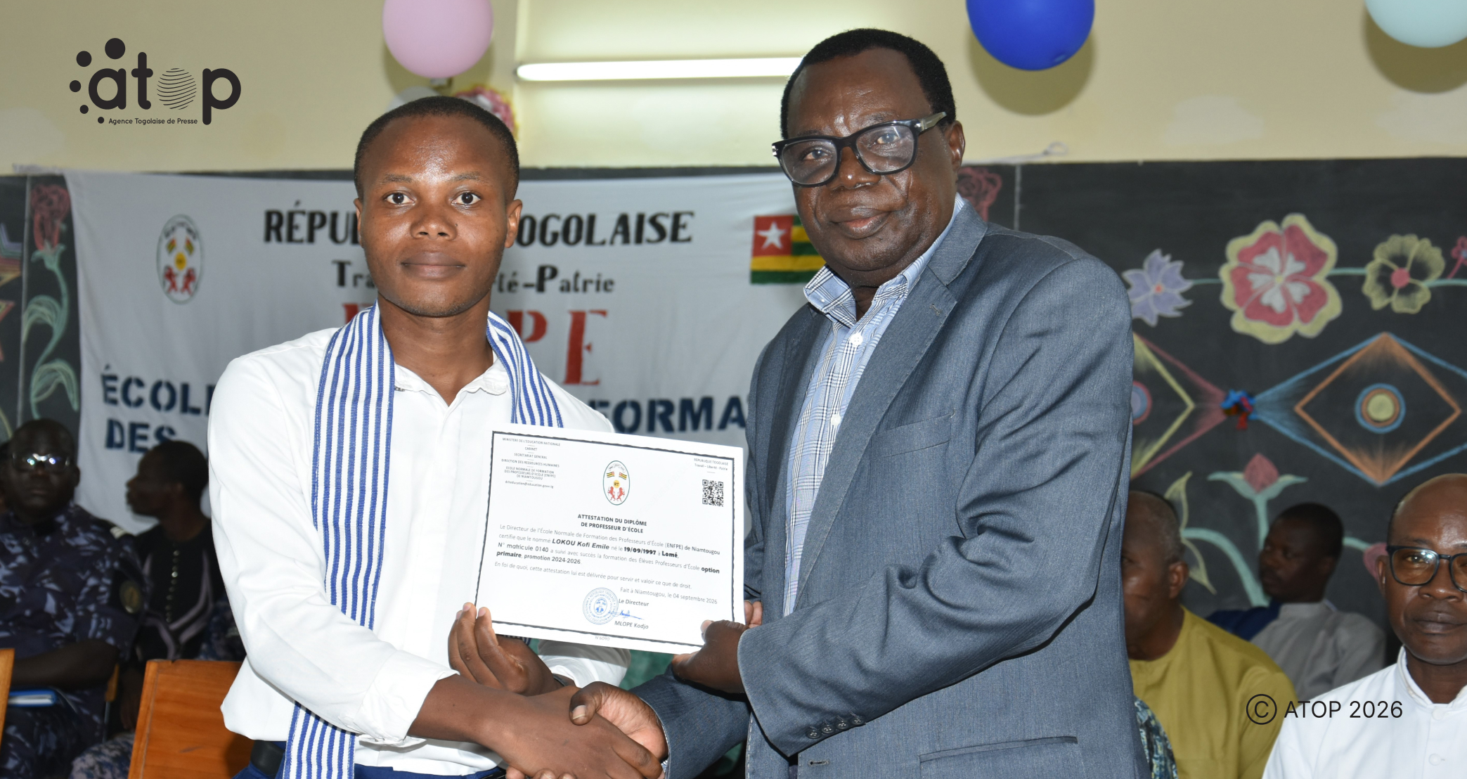 5 M. Bakem remettant lattestation a un recipiendaire