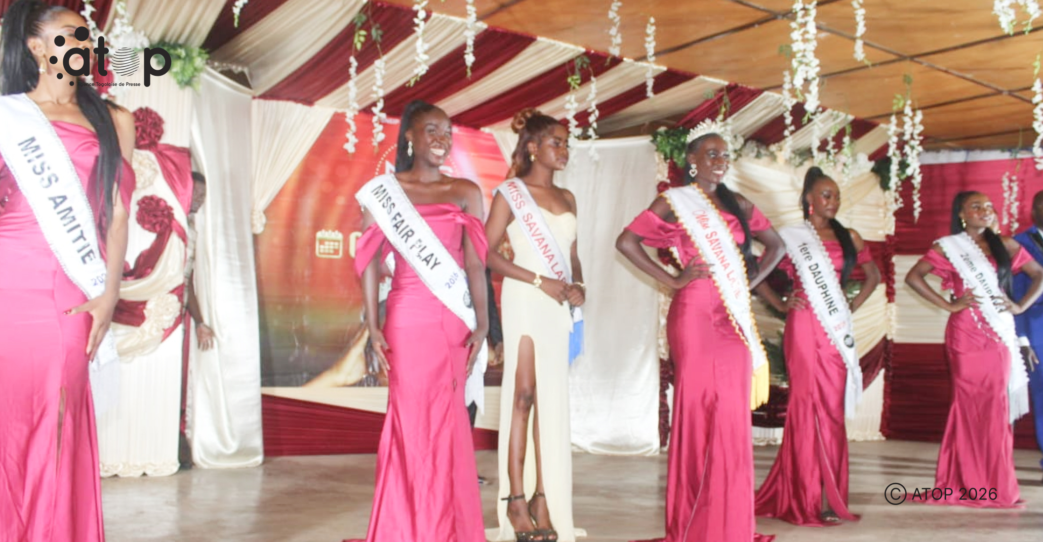 51 La miss milieu couronnee et ses dauphines