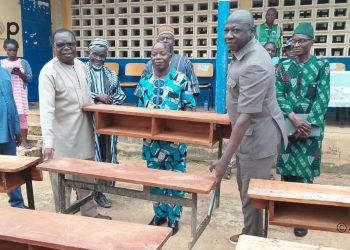 Assoli : 200 tables-bancs remis à quatre établissements scolaires