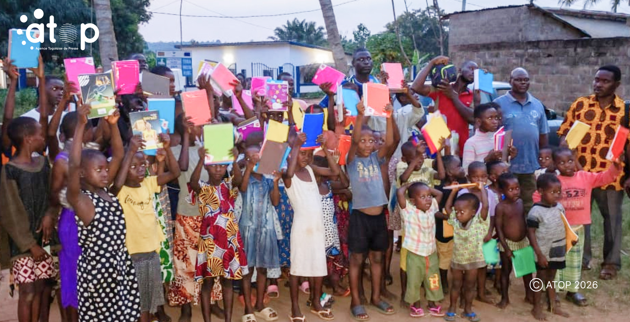 Zio/Education : ASEVA-Togo appuie 100 enfants du canton de Gbatopé en kits scolaires 1 62 Beneficaires et officiels