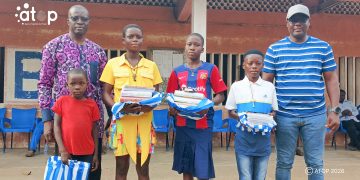 Lacs : AJENOVI offre des kits scolaires aux orphelins et démunis 5 Lacs : AJENOVI offre des kits scolaires aux orphelins et démunis
