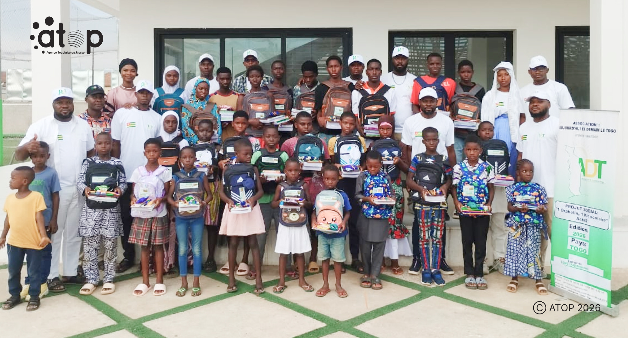 Agoè-Nyivé : Des kits scolaires aux élèves orphelins et nécessiteux 1 69 Les eleves et les membres de lassociation ADT