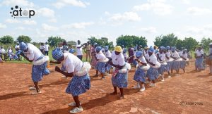Tandjouaré : Du football et des prestations culturelles pour renforcer la cohésion sociale 2 7 La danse komposiegue des femmes de Boulogou