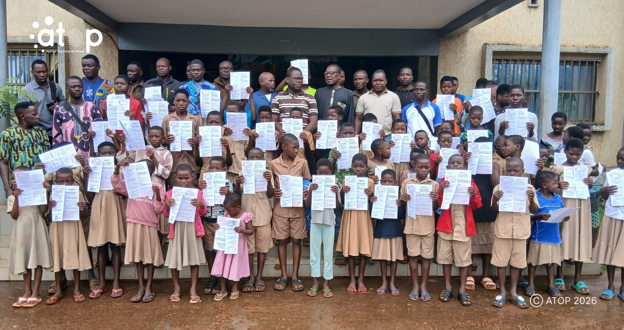 258 élèves de la commune Yoto 3 bénéficient de jugements supplétifs 1 8 Beneficiaires et personnalites presentes