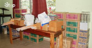 9 les lots de fournitures scolaires a distribuer