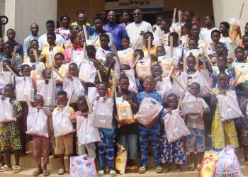 Vo/Education : Des kits scolaires, des vivres et non vivres aux enfants à Vogan