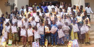 Vo/Education : Des kits scolaires, des vivres et non vivres aux enfants à Vogan