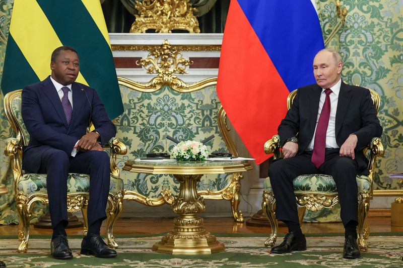 Echanges entre Faure et Poutine au Kremlin