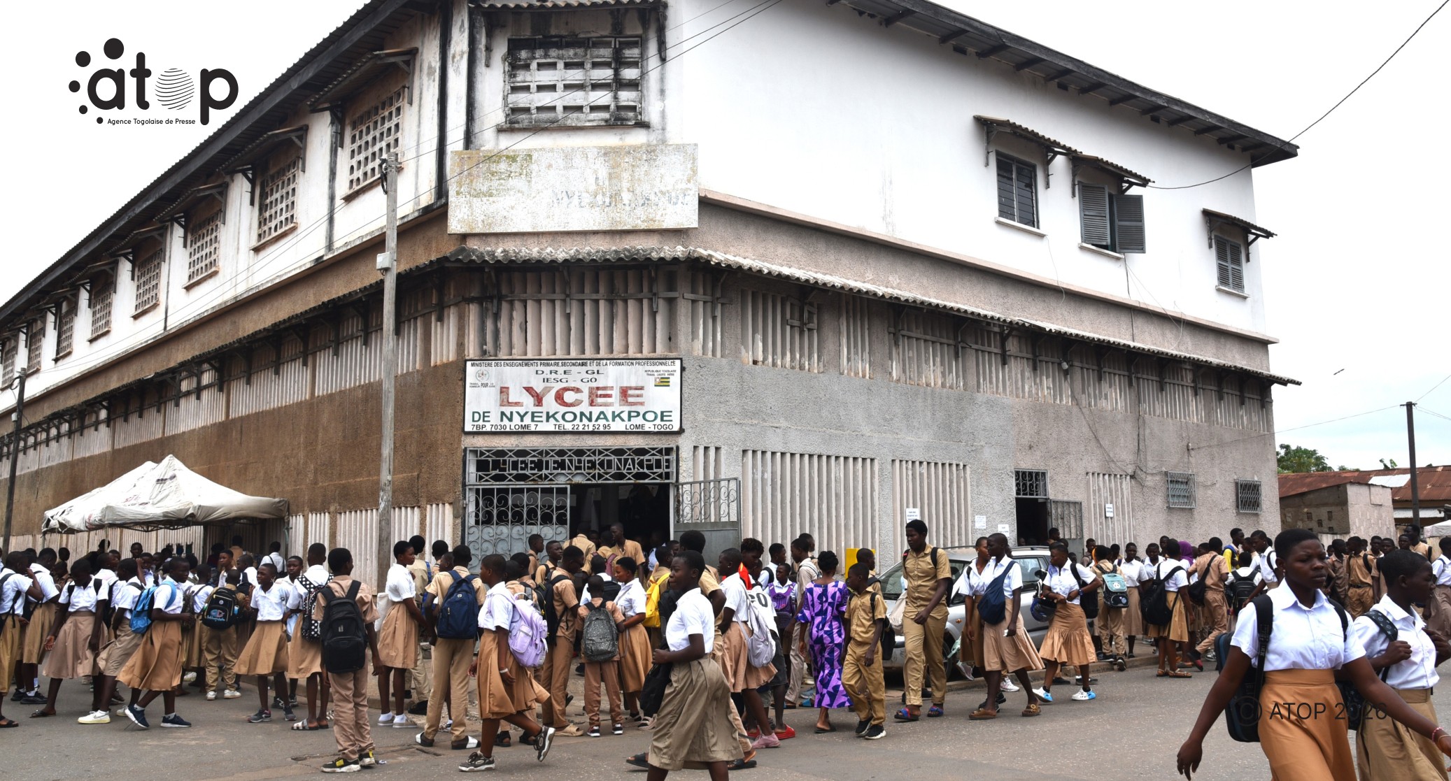 Lentree du lycee