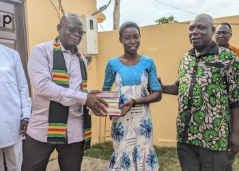 Agou:  Le sénateur Paniah Sylvain offre des kits scolaires aux démunis