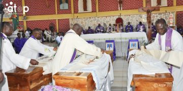 Kozah / diocèse de Kara : Une messe pontificale d’enterrement conduit trois prêtres à leur dernière demeure
