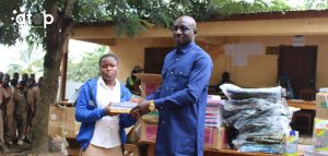 Tchaoudjo : Des kits scolaires aux élèves méritants et démunis de quatre établissements 3 Oliver 28 2