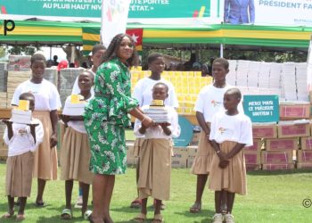 La 2è campagne nationale de distribution de kits scolaires aux filles lancée à Blitta 2 La 2è campagne nationale de distribution de kits scolaires aux filles lancée à Blitta