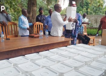 100 kits de traitement de l’eau aux chefs de villages de la commune Ogou 2