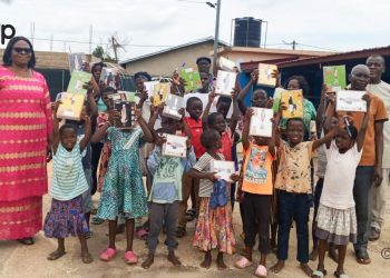 Ogou/La sénatrice Claudine Kossiwa Otimi remet des kits scolaires aux maires des communes au profit des enfants vulnérables