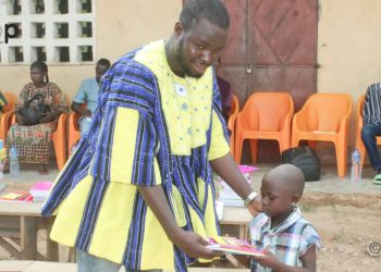 Tône/Éducation : L’ONG Wealth of human health assure la rentrée aux meilleurs élèves de Koni et Kongbane