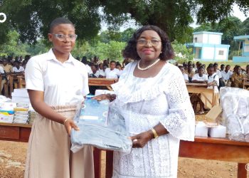 Agou : Des kits scolaires aux élèves du LETP