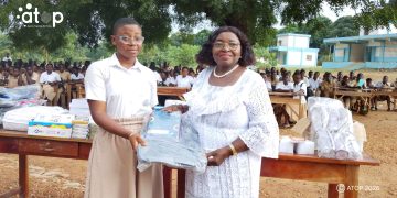 Agou : Des kits scolaires aux élèves du LETP