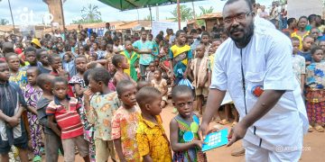 Yoto/Education : Des enfants orphelins et défavorisés bénéficient de kits scolaires