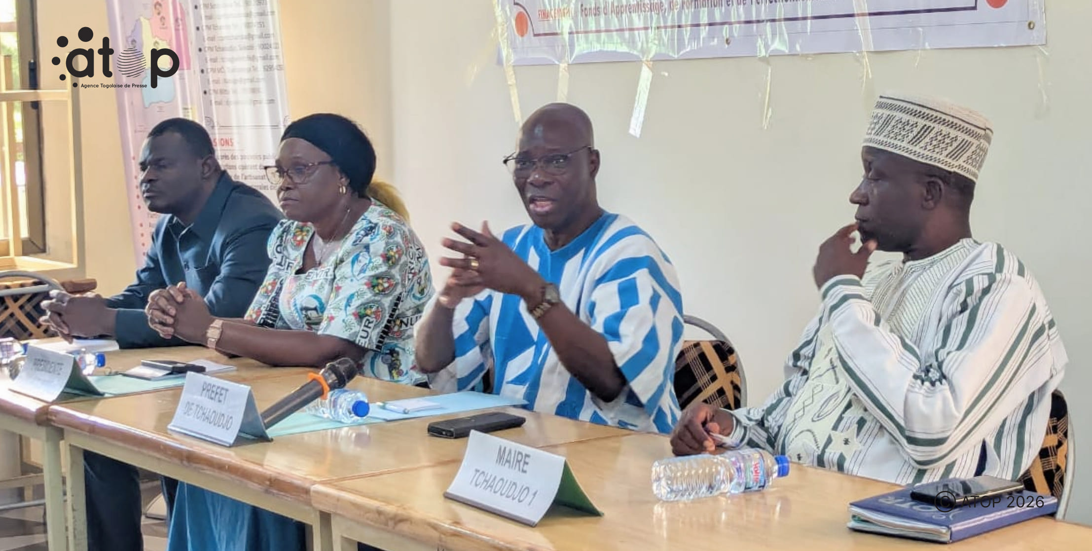 PHOTO 1 Le prefet Tchimbiandja ouvrant la rencontre