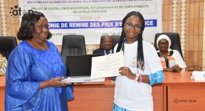 Remise symbolique du prix par la ministre