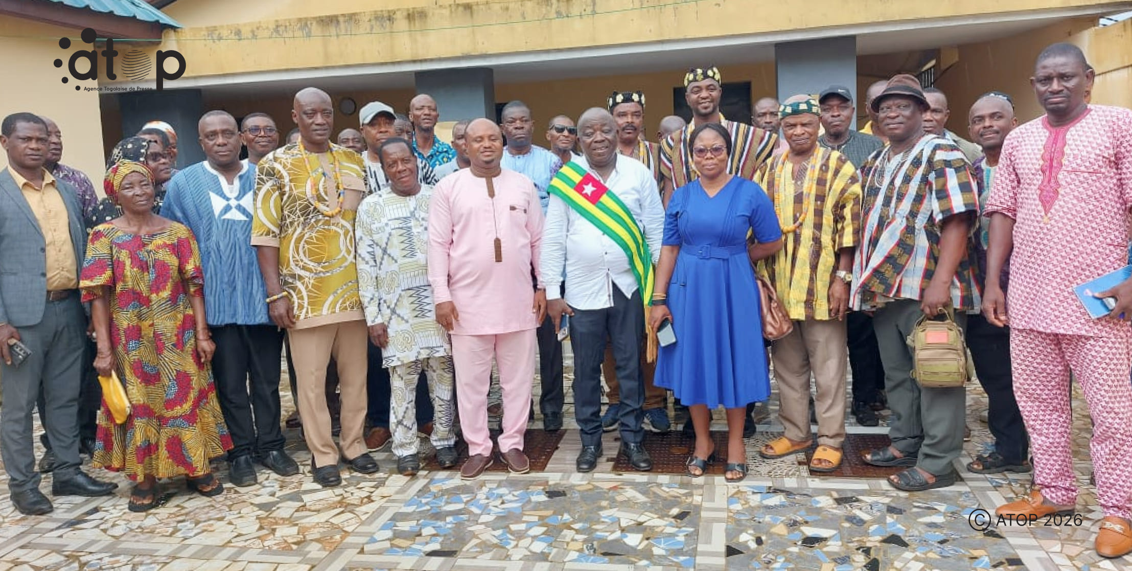 17 Des membres du bureau ninstalle et les autorites locales