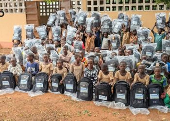 Tône : 4 000 élèves vulnérables des Savanes bénéficient de kits scolaires