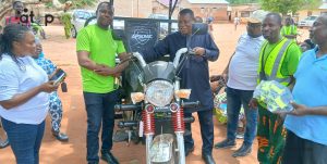 Un projet de collecte et de valorisation des déchets ménagers lance à Yoto 2 2 22 La remise de tricycle