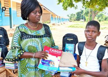 Tandjouaré/Social :  17 élèves orphelins bénéficient de kits scolaires   